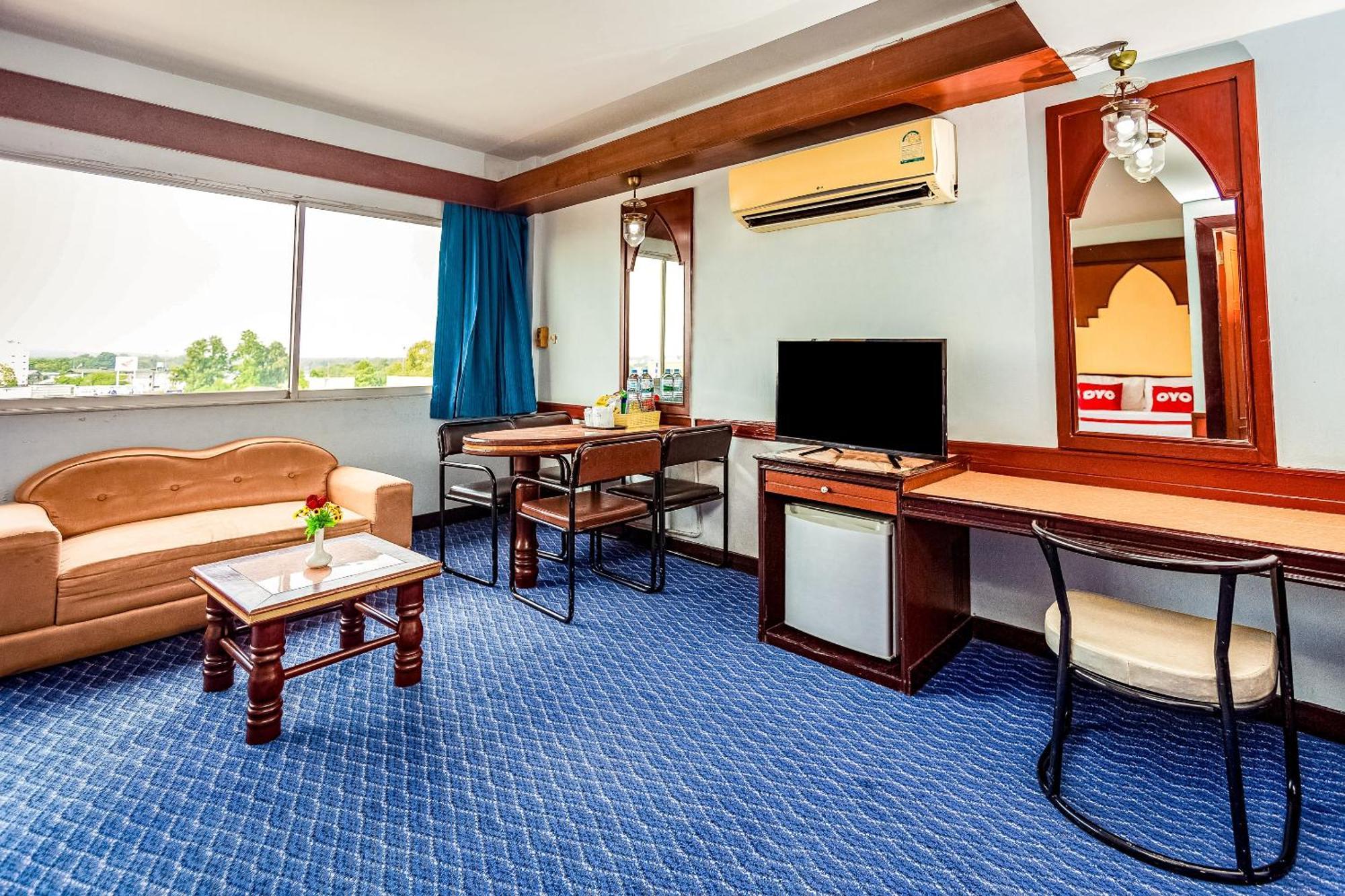 Oyo 441 Grand Thara Hotel Сурат-Тхані Екстер'єр фото