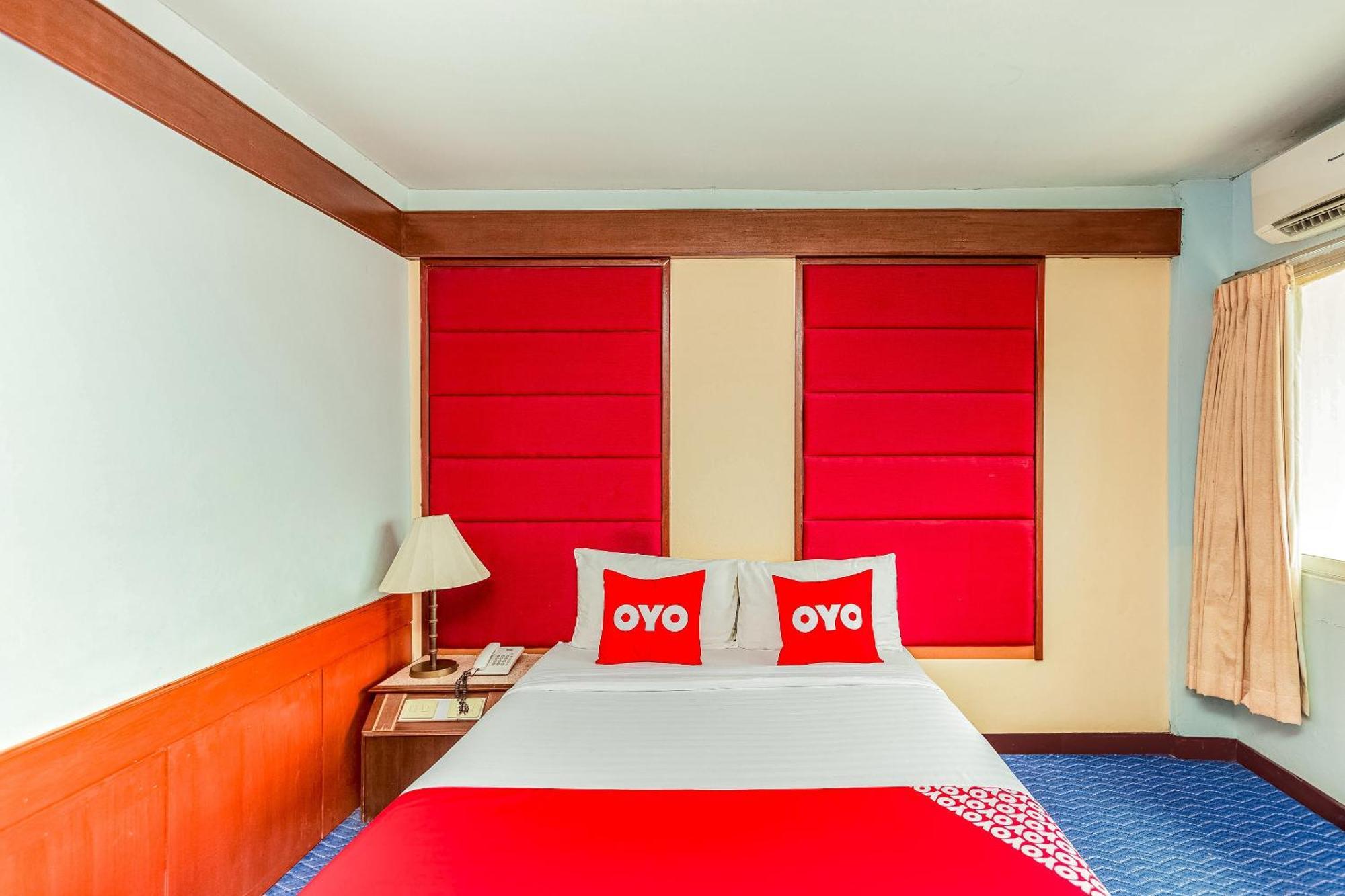 Oyo 441 Grand Thara Hotel Сурат-Тхані Екстер'єр фото