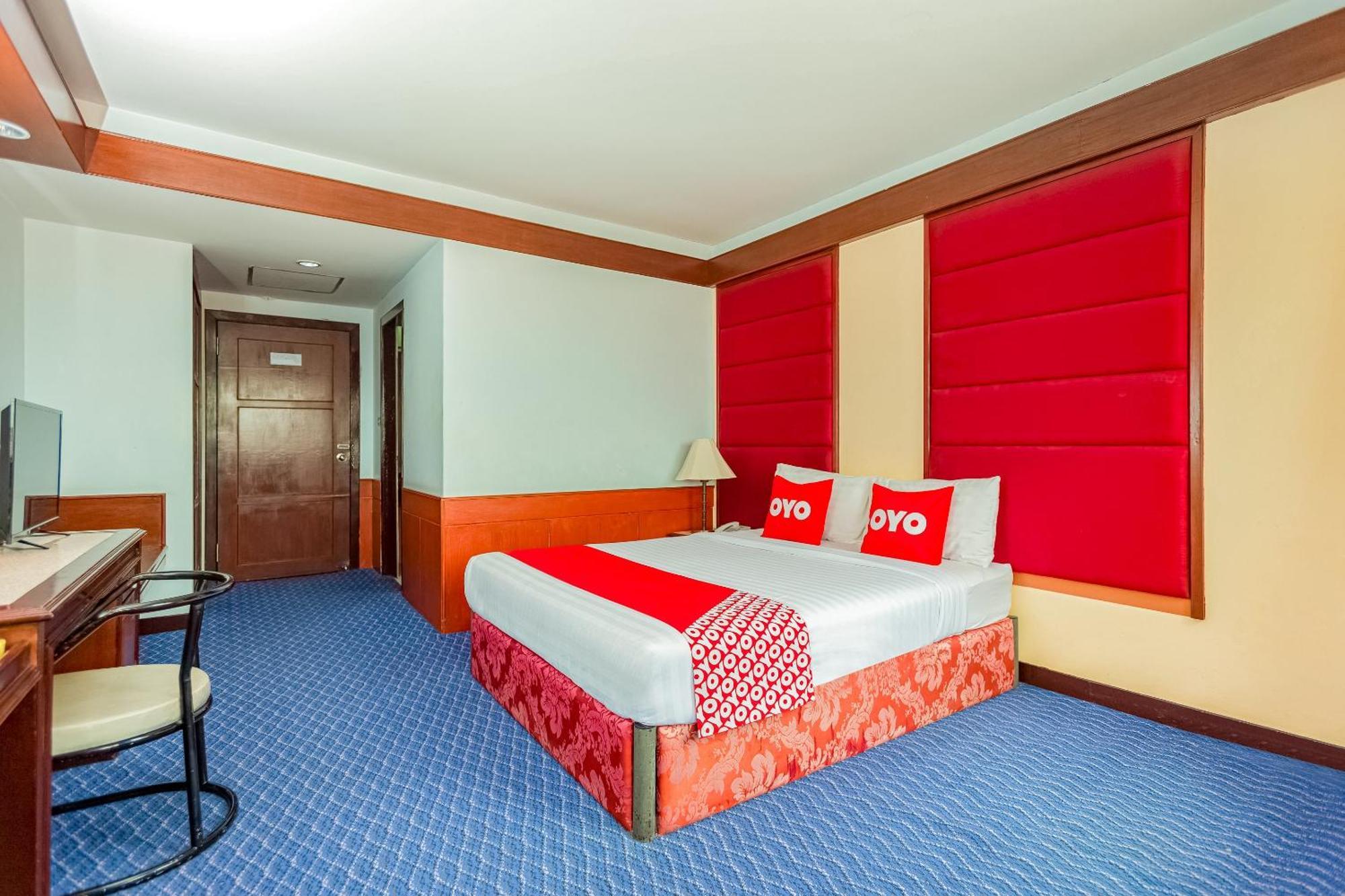 Oyo 441 Grand Thara Hotel Сурат-Тхані Екстер'єр фото
