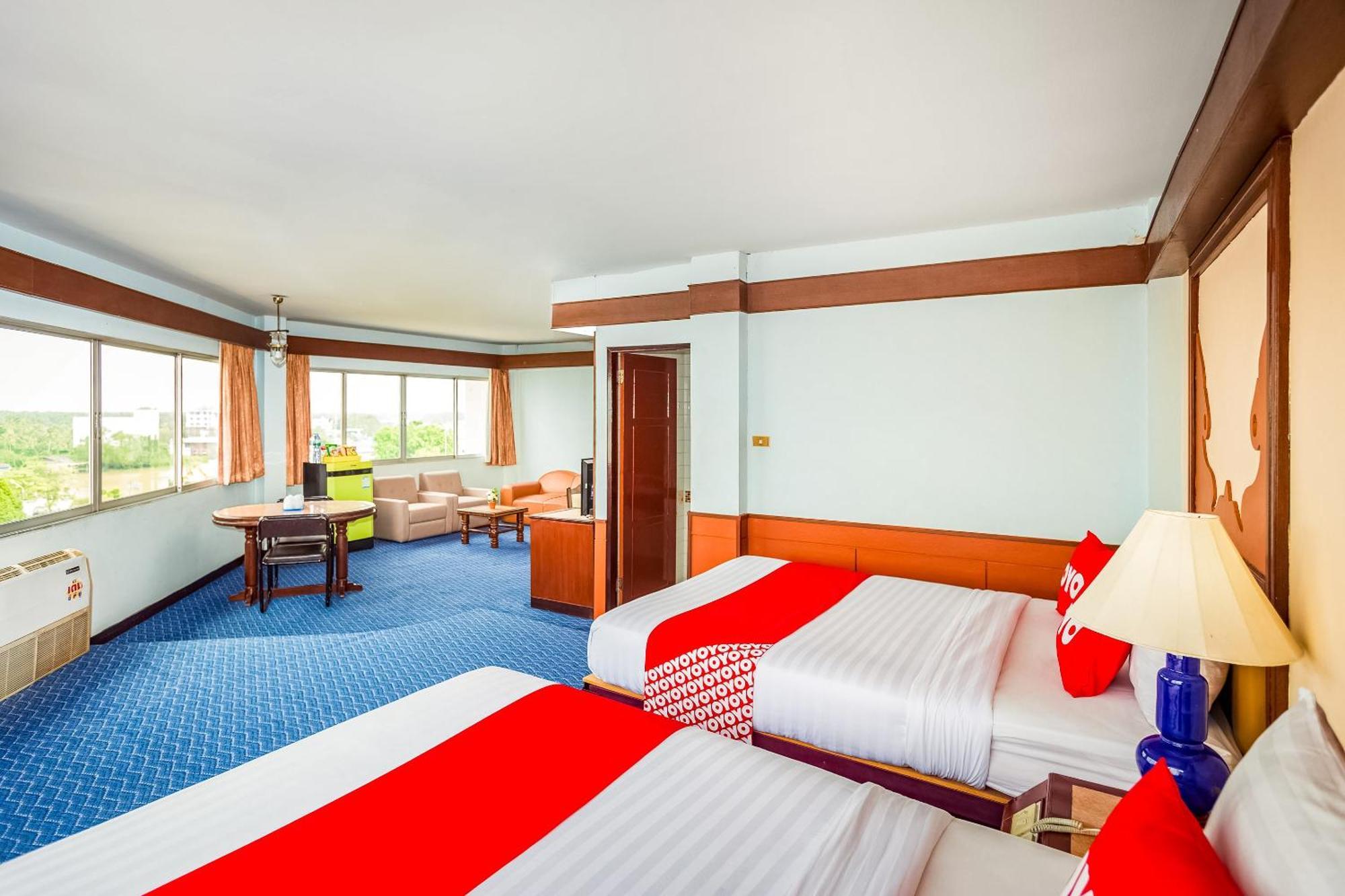 Oyo 441 Grand Thara Hotel Сурат-Тхані Екстер'єр фото