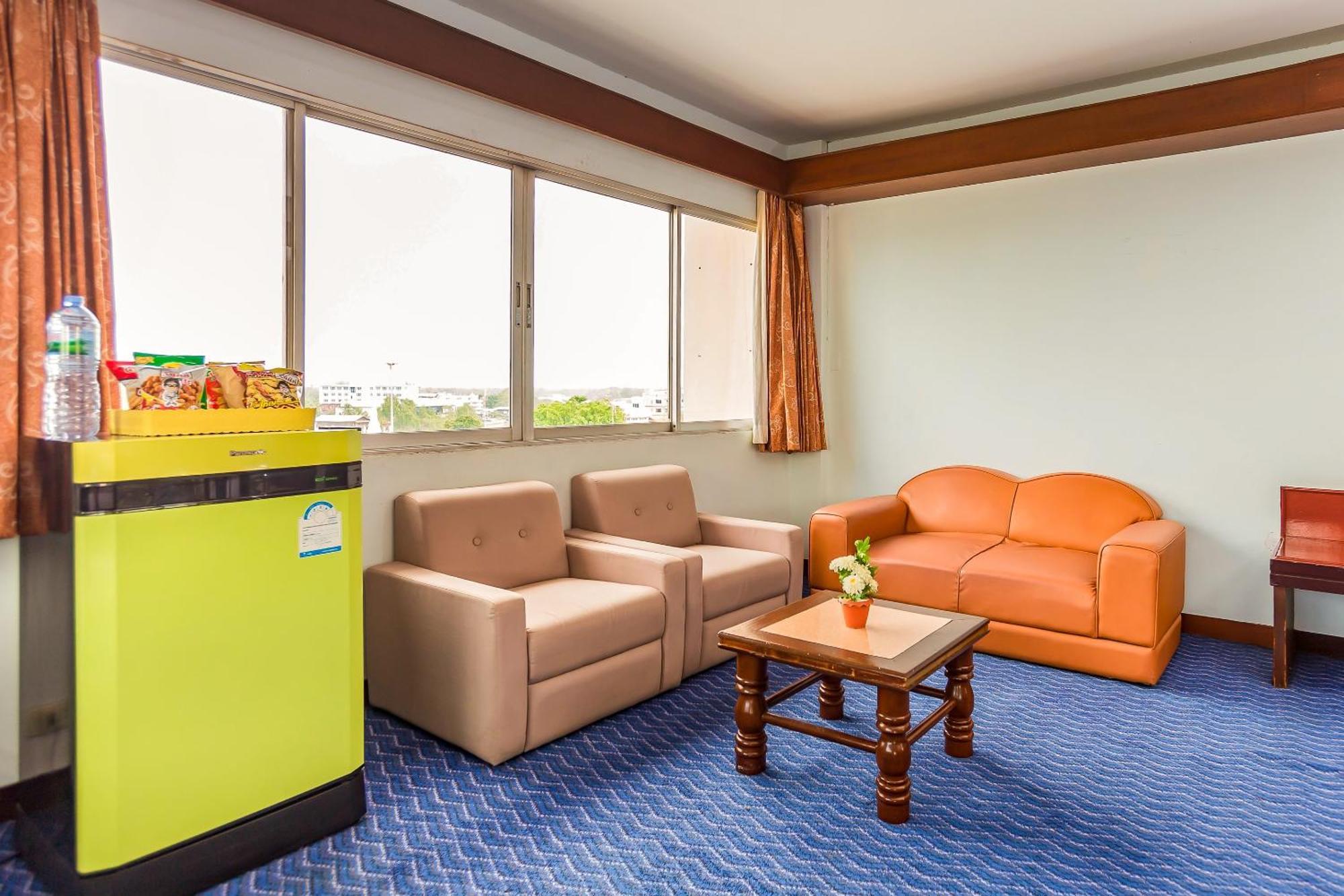 Oyo 441 Grand Thara Hotel Сурат-Тхані Екстер'єр фото