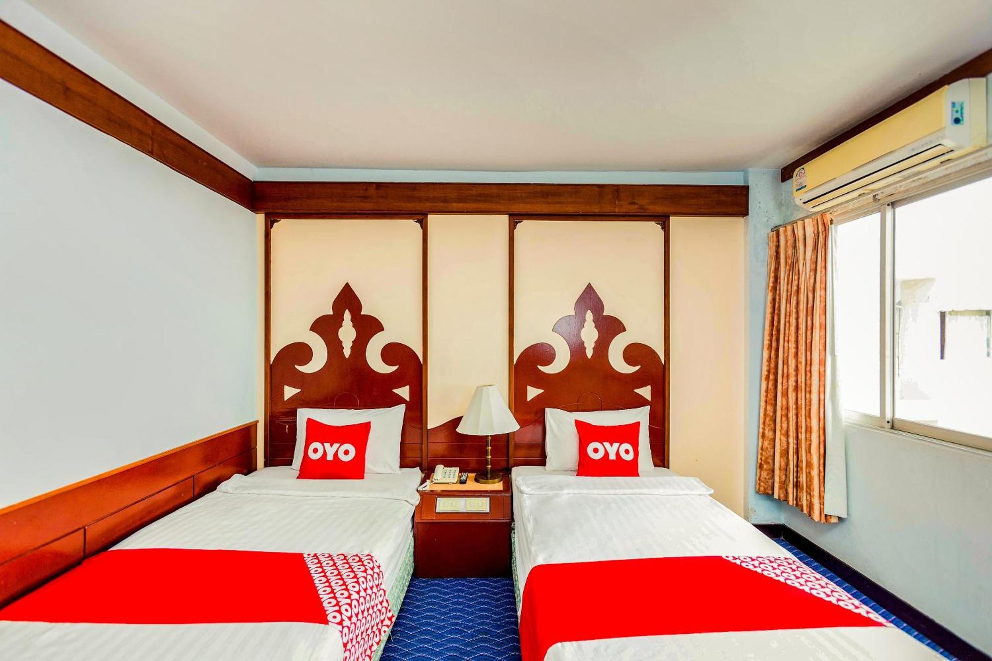 Oyo 441 Grand Thara Hotel Сурат-Тхані Екстер'єр фото