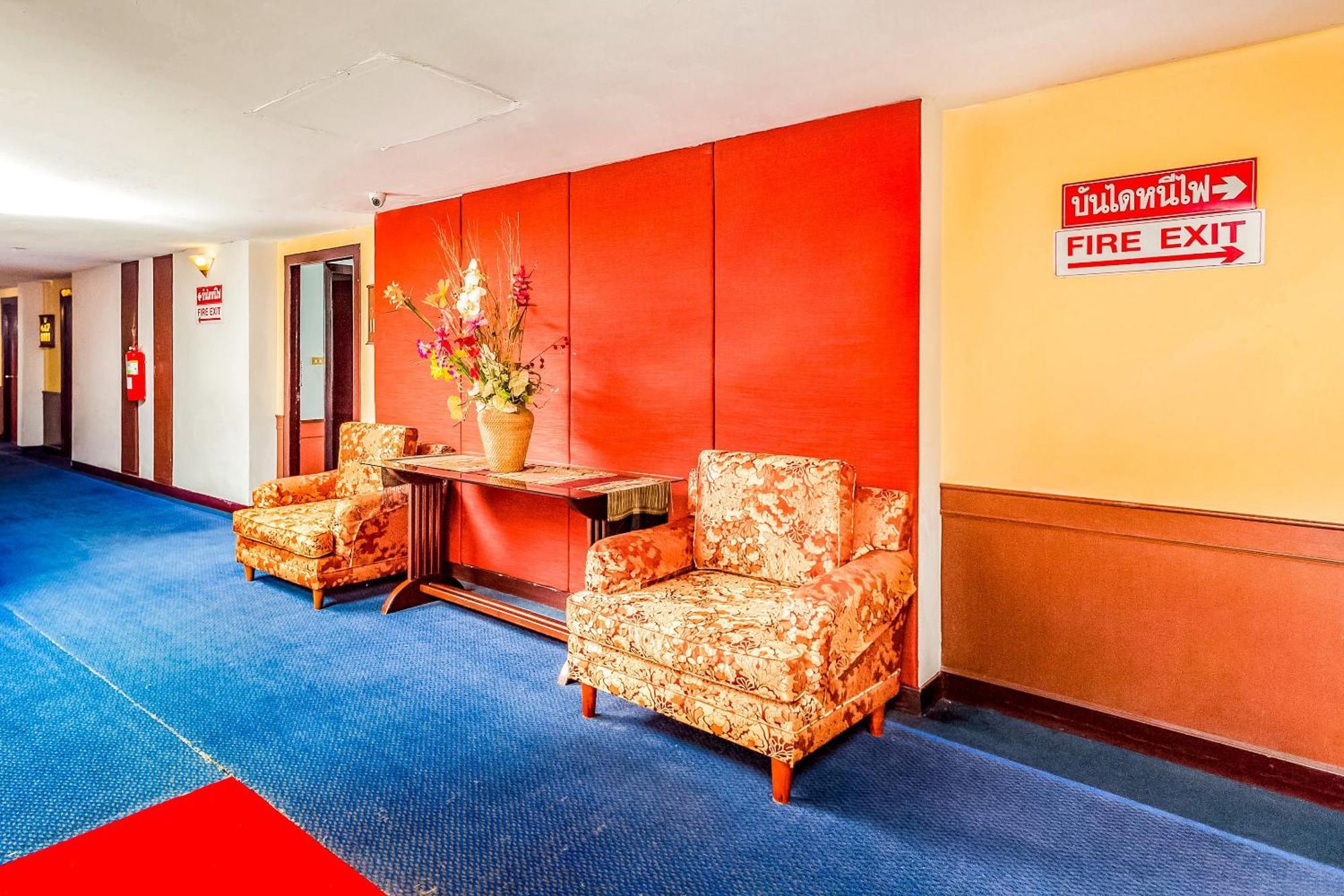 Oyo 441 Grand Thara Hotel Сурат-Тхані Екстер'єр фото