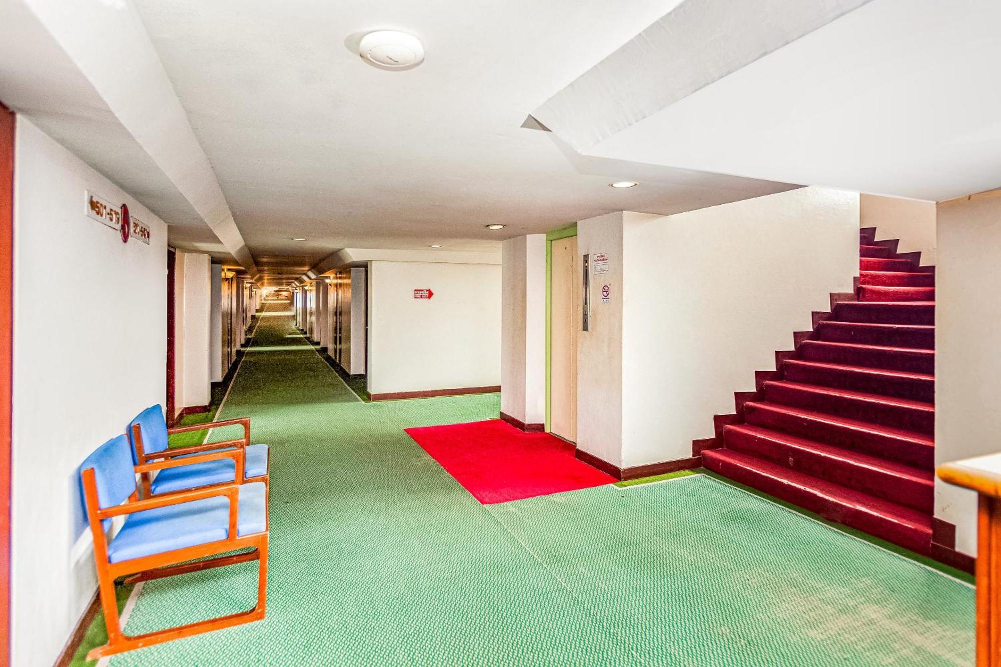 Oyo 441 Grand Thara Hotel Сурат-Тхані Екстер'єр фото