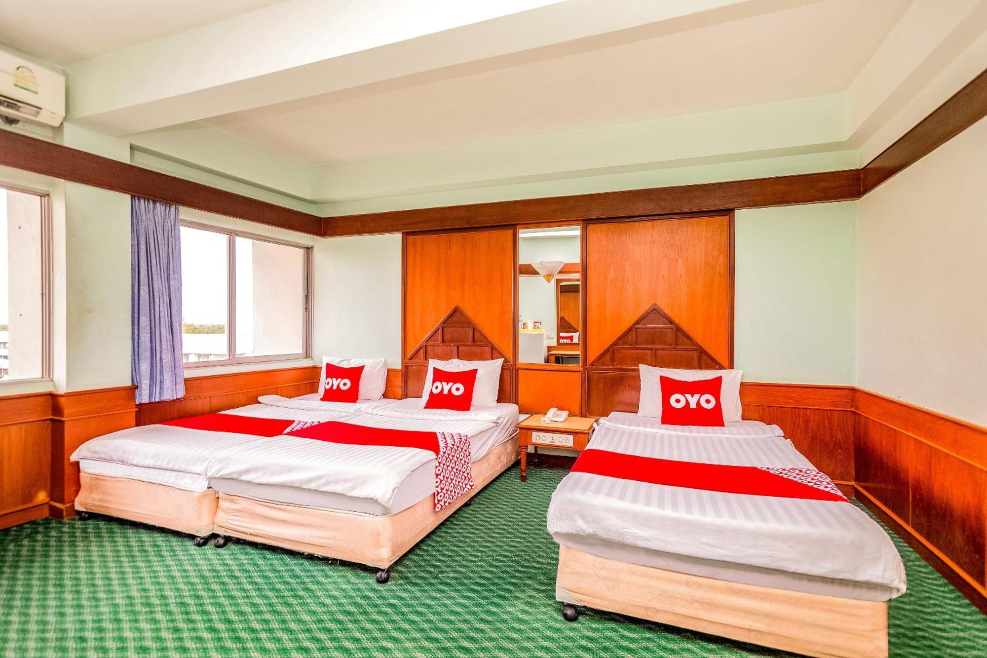 Oyo 441 Grand Thara Hotel Сурат-Тхані Екстер'єр фото
