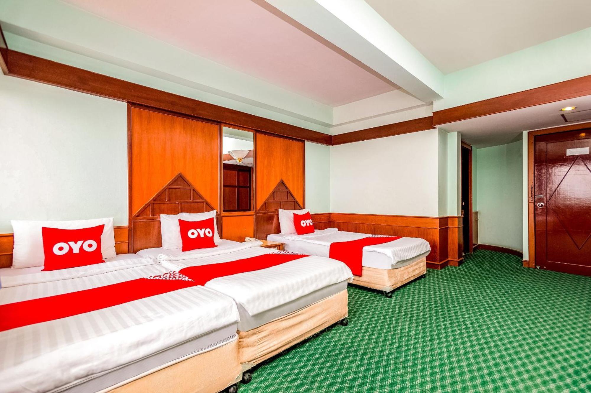 Oyo 441 Grand Thara Hotel Сурат-Тхані Екстер'єр фото