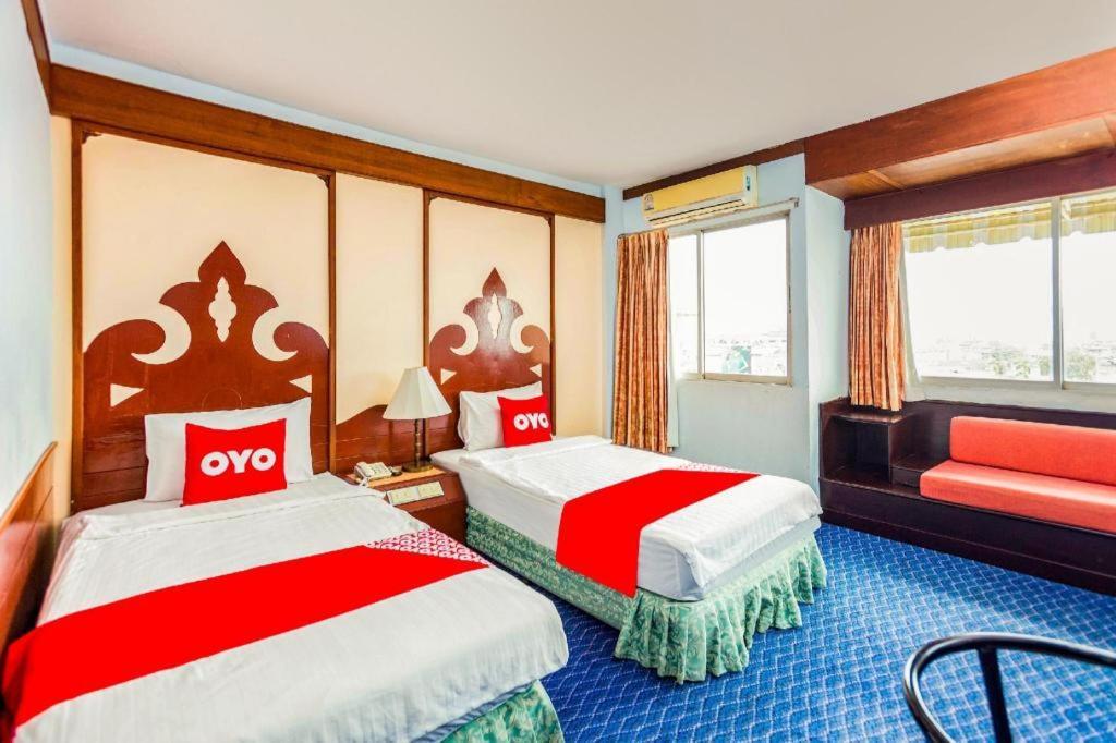 Oyo 441 Grand Thara Hotel Сурат-Тхані Екстер'єр фото