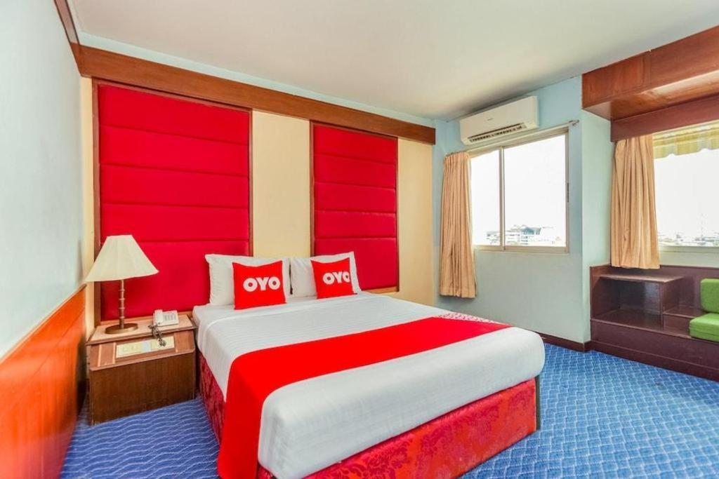 Oyo 441 Grand Thara Hotel Сурат-Тхані Екстер'єр фото