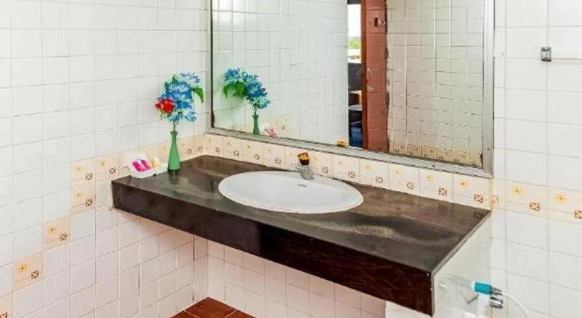 Oyo 441 Grand Thara Hotel Сурат-Тхані Екстер'єр фото