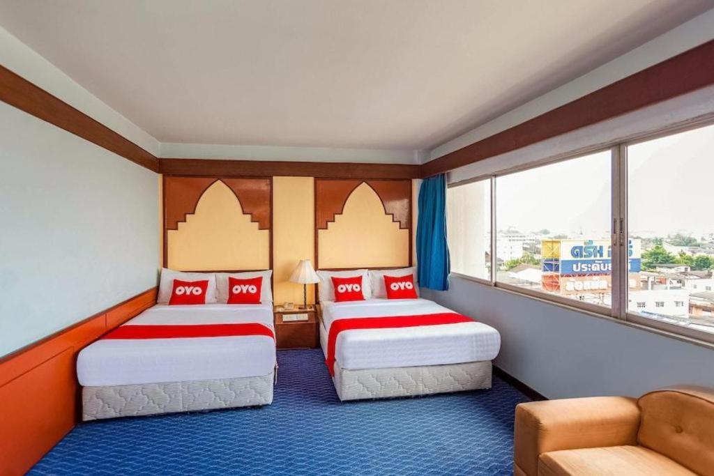 Oyo 441 Grand Thara Hotel Сурат-Тхані Екстер'єр фото