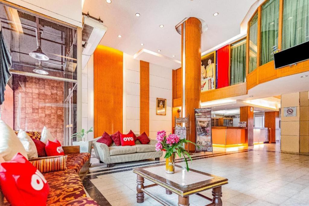 Oyo 441 Grand Thara Hotel Сурат-Тхані Екстер'єр фото