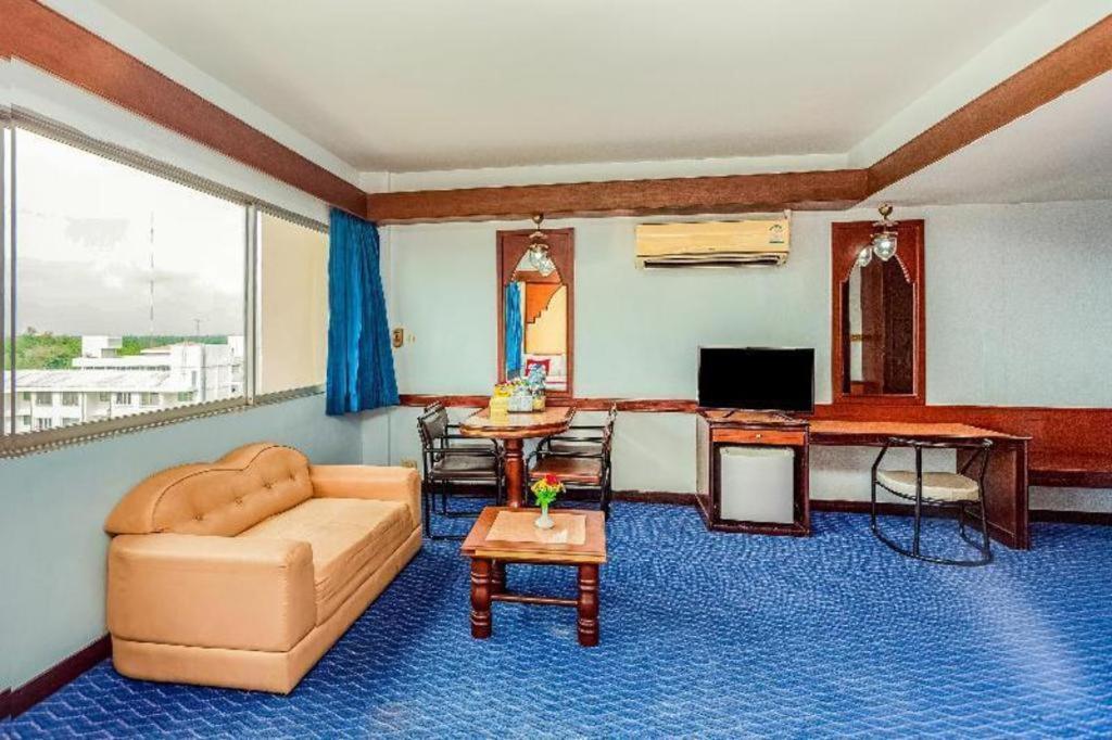 Oyo 441 Grand Thara Hotel Сурат-Тхані Екстер'єр фото