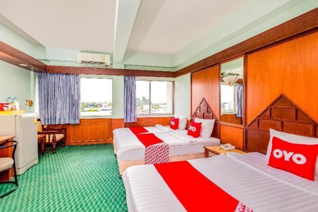 Oyo 441 Grand Thara Hotel Сурат-Тхані Екстер'єр фото