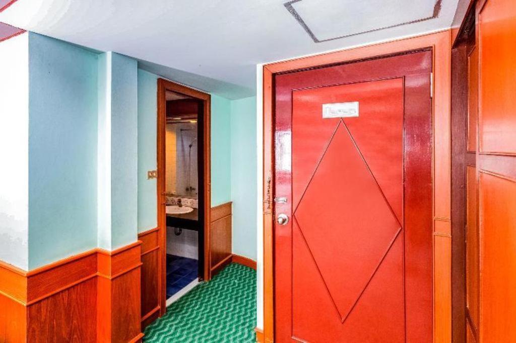 Oyo 441 Grand Thara Hotel Сурат-Тхані Екстер'єр фото
