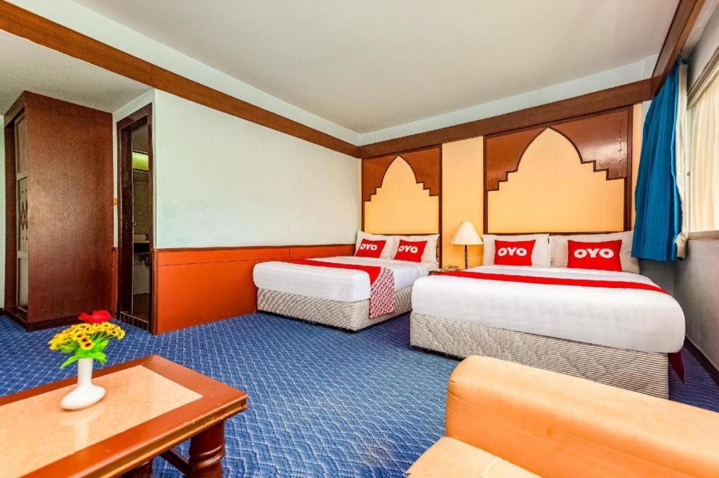 Oyo 441 Grand Thara Hotel Сурат-Тхані Екстер'єр фото