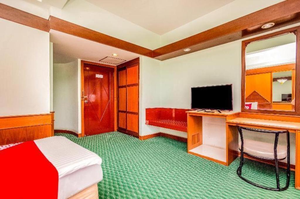 Oyo 441 Grand Thara Hotel Сурат-Тхані Екстер'єр фото