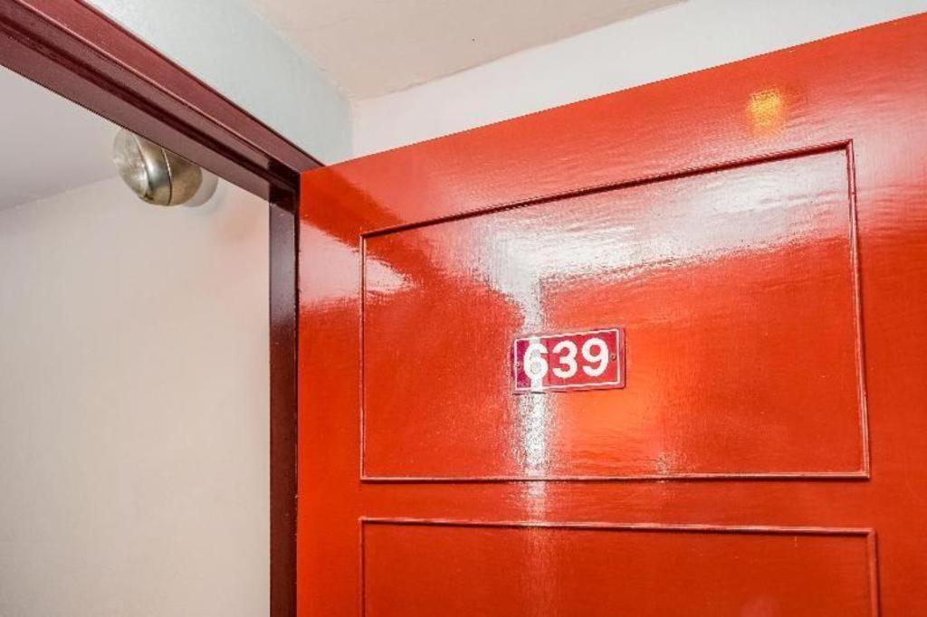Oyo 441 Grand Thara Hotel Сурат-Тхані Екстер'єр фото