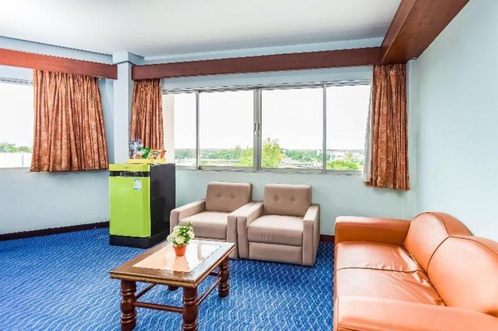 Oyo 441 Grand Thara Hotel Сурат-Тхані Екстер'єр фото