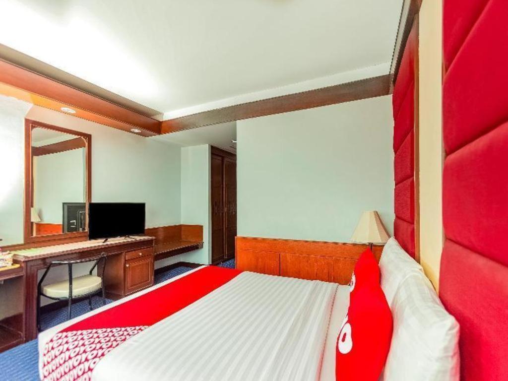 Oyo 441 Grand Thara Hotel Сурат-Тхані Екстер'єр фото
